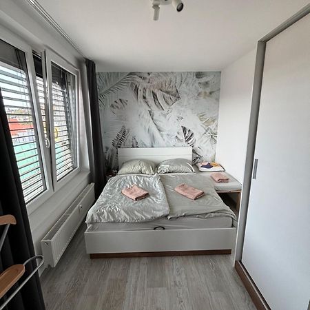 Premiere Apartment Bratislava - Private Parking Exterior photo